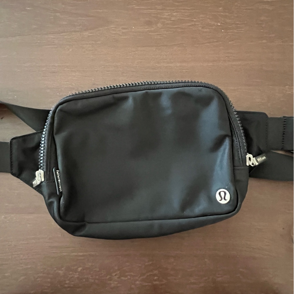 Lululemon Everywhere Belt Bag (2L)